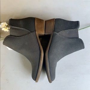 Kensie Gerona Suede Stacked Heel Bootie